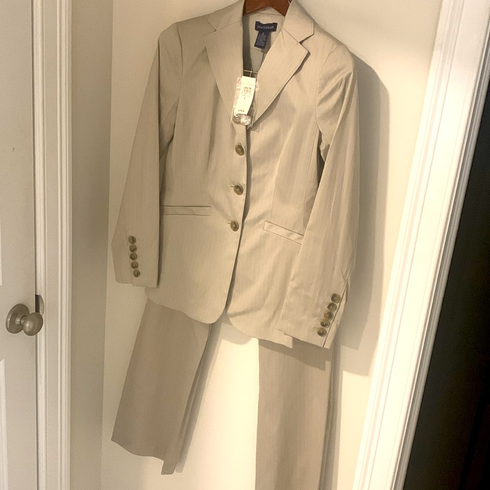 Ann Taylor Pinstripe Suit NWT Size 4/jacket 6/pants